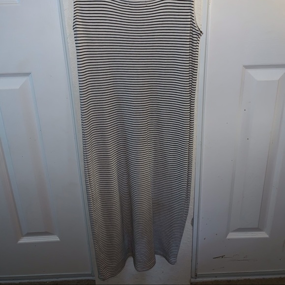 Black and white striped button down dress - Picture 4 of 5